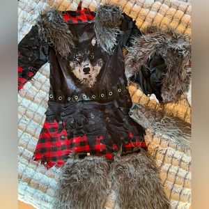 Werewolf girl Halloween costume.